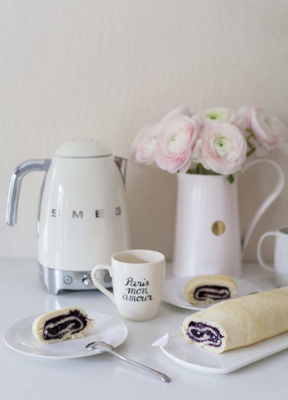 EAN 8017709231378 - Smeg KLF04CREU tetera eléctrica 1,7 L 2400 W Crema de color imagen 17