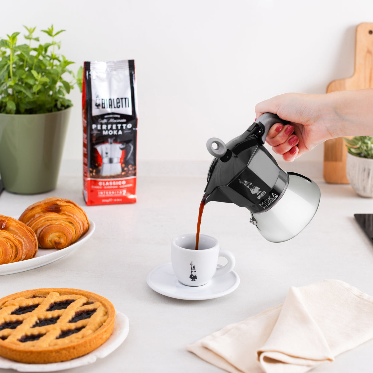 EAN 8006363029100 - Bialetti Moka Induction Cafetera italiana 0,4 L Negro, Plata imagen 3