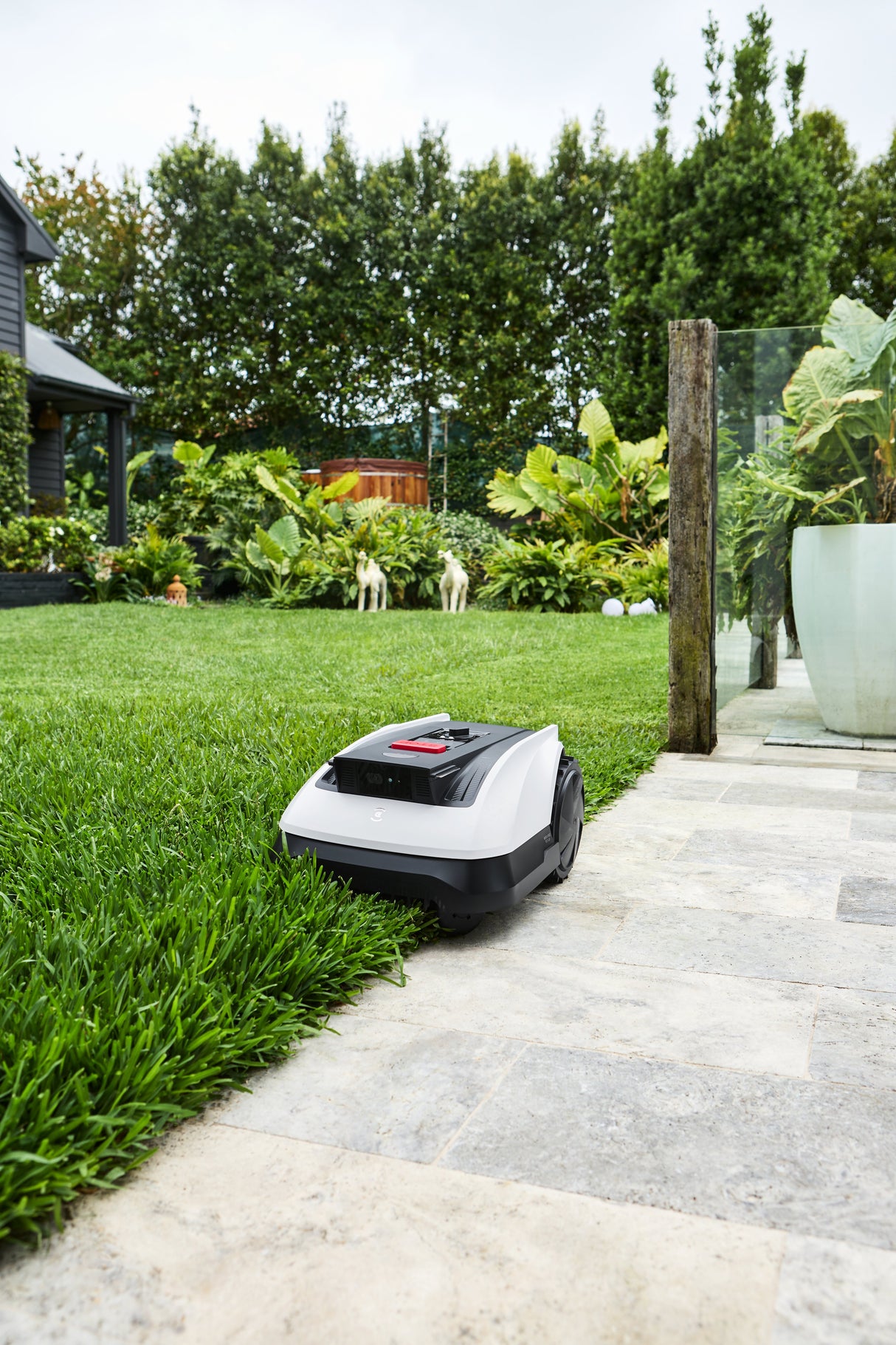 EAN 6970135034789 - Ecovacs GOAT O800 RTK Robot cortacésped Batería Negro, Blanco imagen 9
