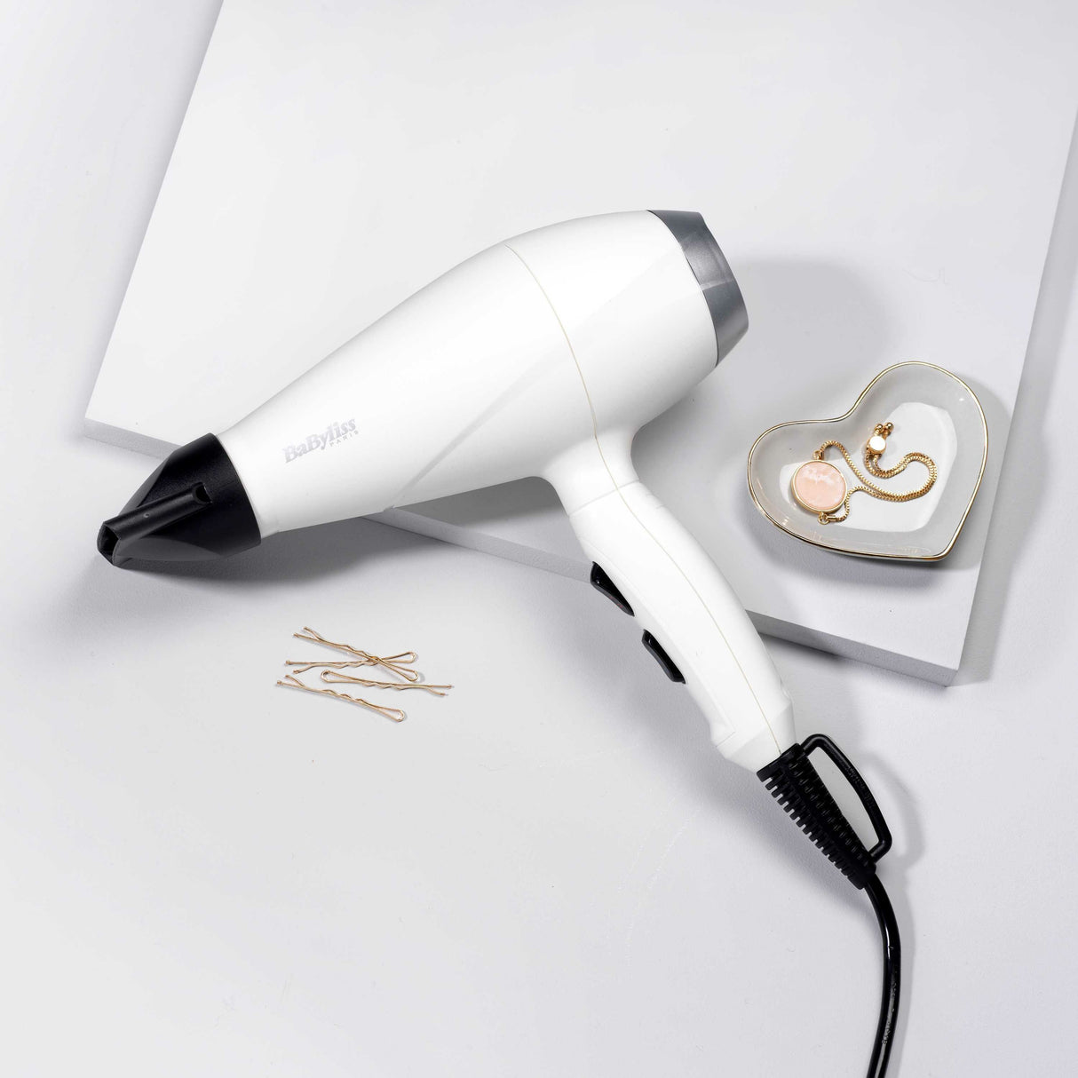 EAN 3030050154832 - BaByliss 6704WE secador 2000 W Negro, Blanco imagen 2