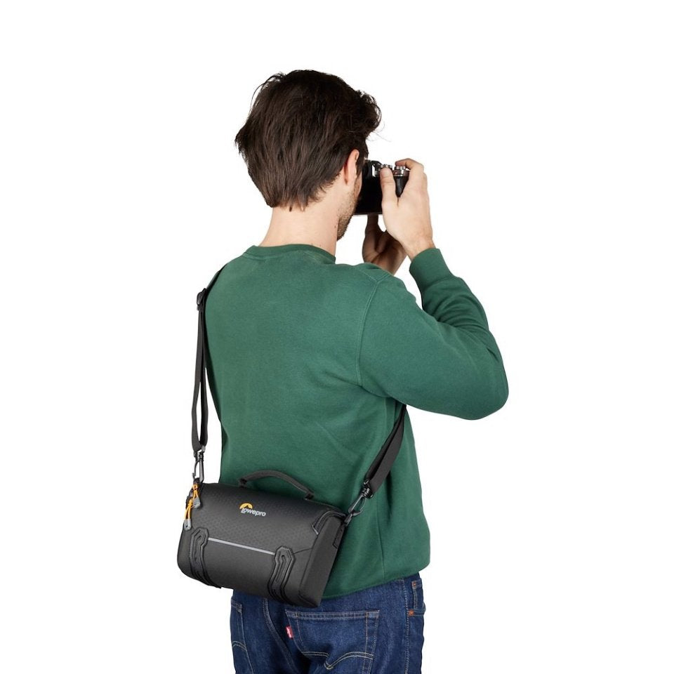 EAN 8024221723519 - Lowepro Adventura SH 160 III Estuche con correa de transporte Negro imagen 2