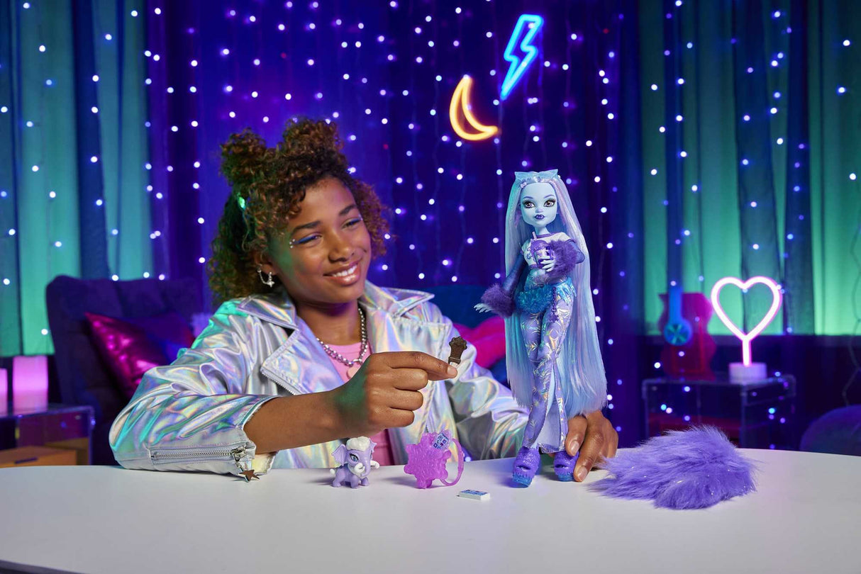 EAN 0194735139446 - Monster High HNF64 muñeca imagen 2