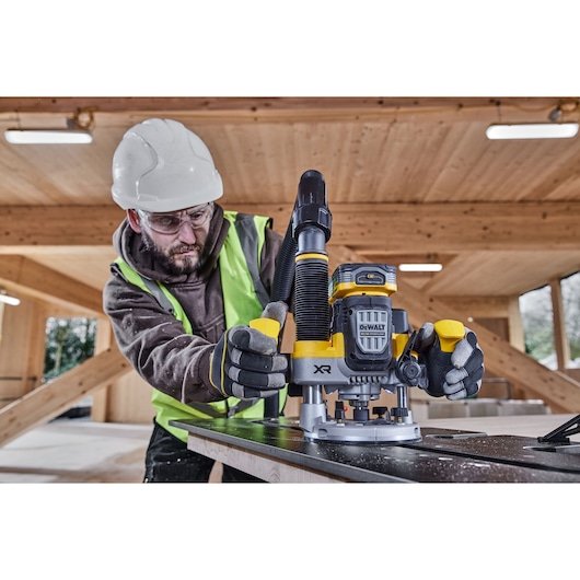 EAN 5035048810330 - DeWALT DCW620NT-XJ fresadora y desbastadora Negro, Amarillo 23000 RPM imagen 9