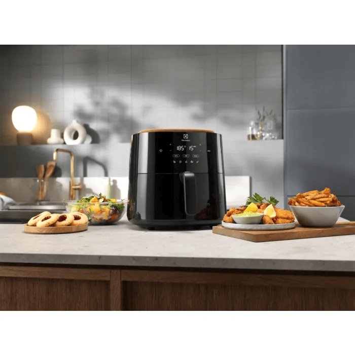 EAN 7333394032580 - Electrolux EAF5B Sencillo 5 L Independiente 1500 W Freidora de aire caliente Negro imagen 5
