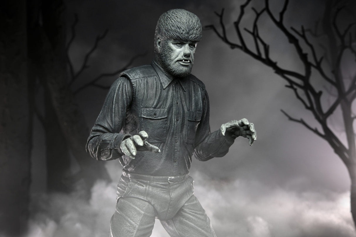 Figura Neca Universal Monster Scale Action Ultimate Wolf (B&W)
