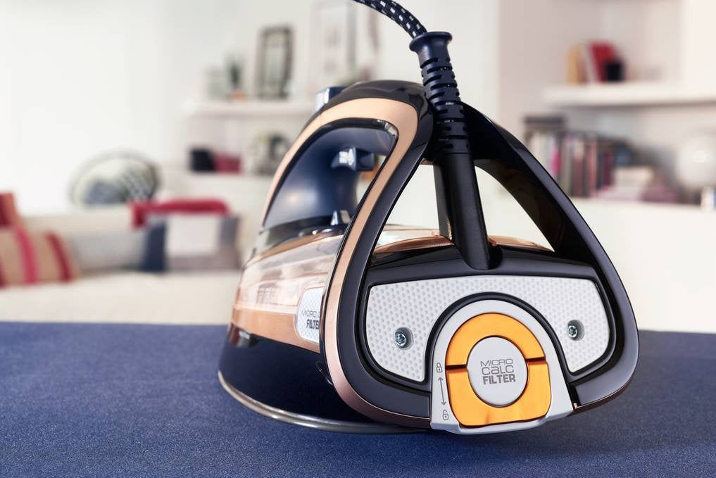 EAN 3121040071458 - Tefal FV9865E0 plancha Plancha vapor-seco Suela Durilium Autoclean 3000 W Negro, Oro imagen 4