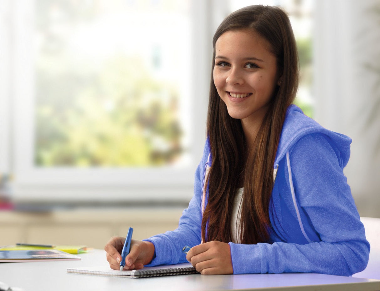 Pelikan 824439 - Pluma Estilográfica Para Diestros, Color Azul, Plumín M