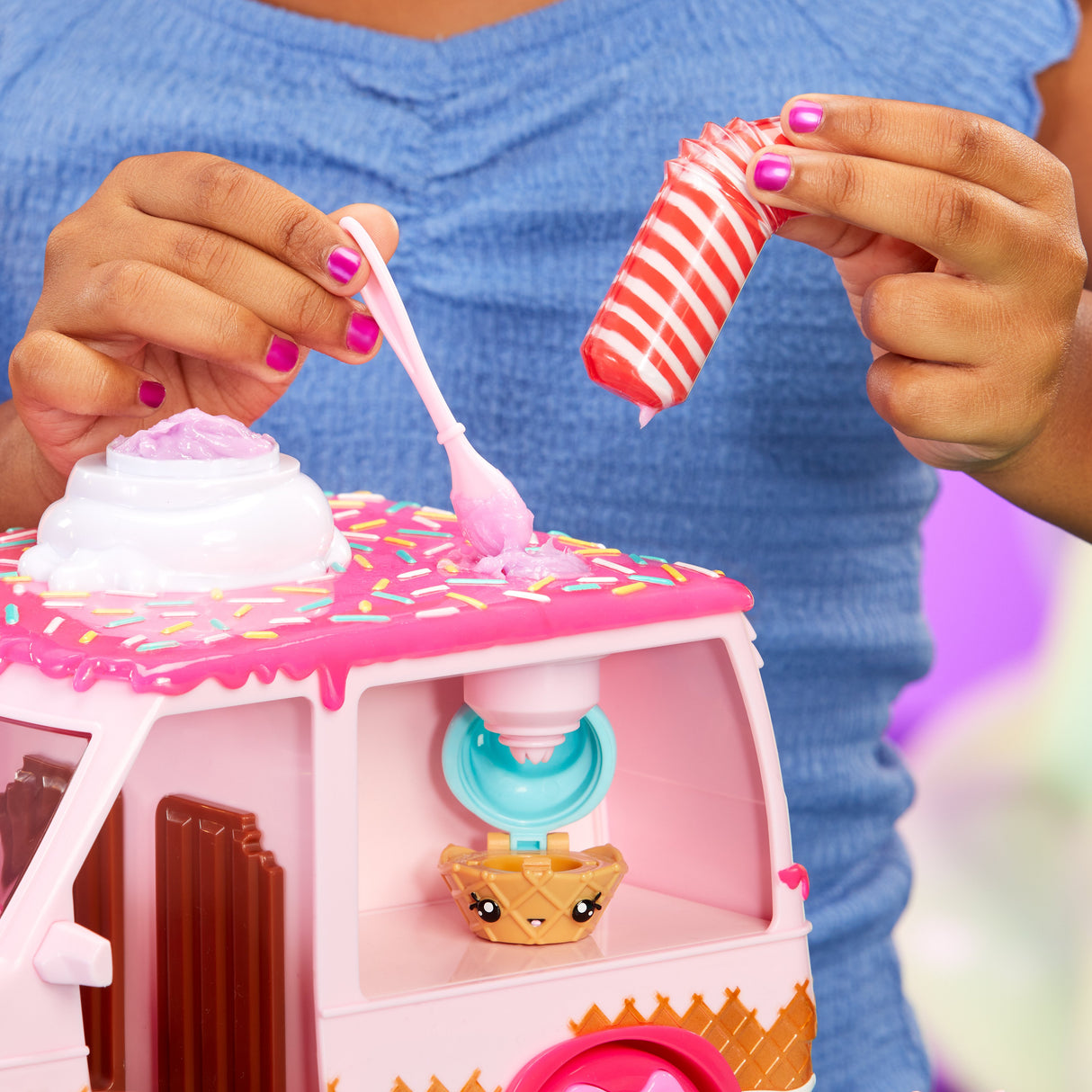 EAN 0035051541073 - MGA Entertainment Yummiland Lipgloss Truck Tráiler de juguete imagen 7