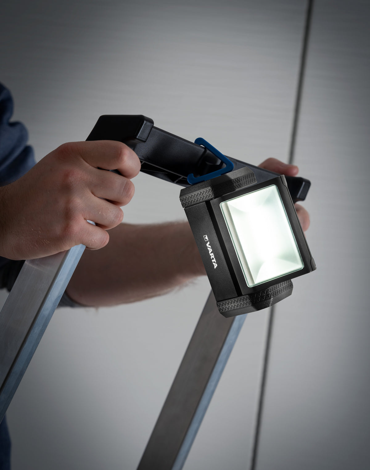 EAN 4008496977956 - Varta WORK FLEX AREA LIGHT lámpara de emergencia 230 lm Negro imagen 8