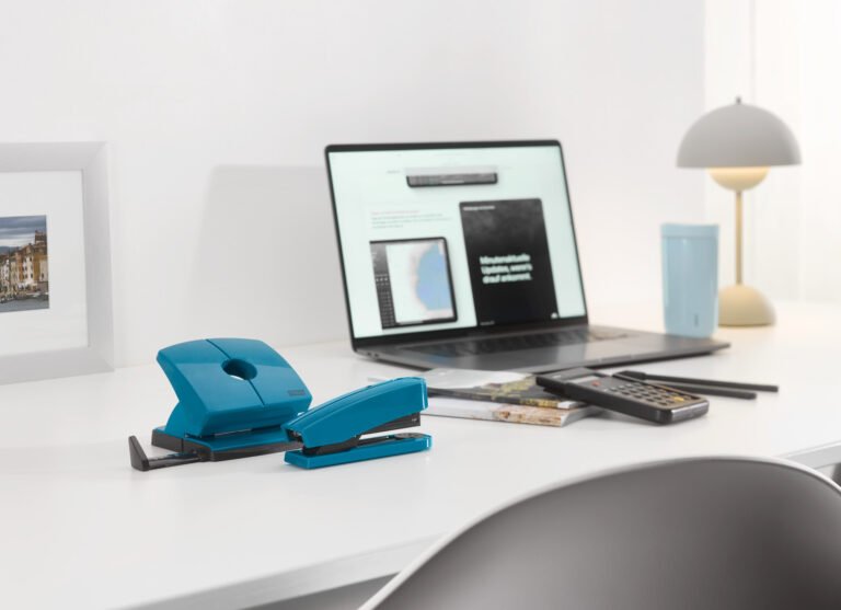 Novus Grapadora B2 Colorid 2.0 24/6 Din Super Azulón Brillante