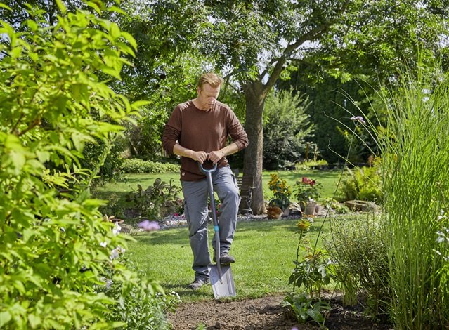 Gardena 17010-20 Pala Y Paleta Pala De Metal Con Cabeza Puntiaguda Ergonómica Para Drenaje Acero Negro