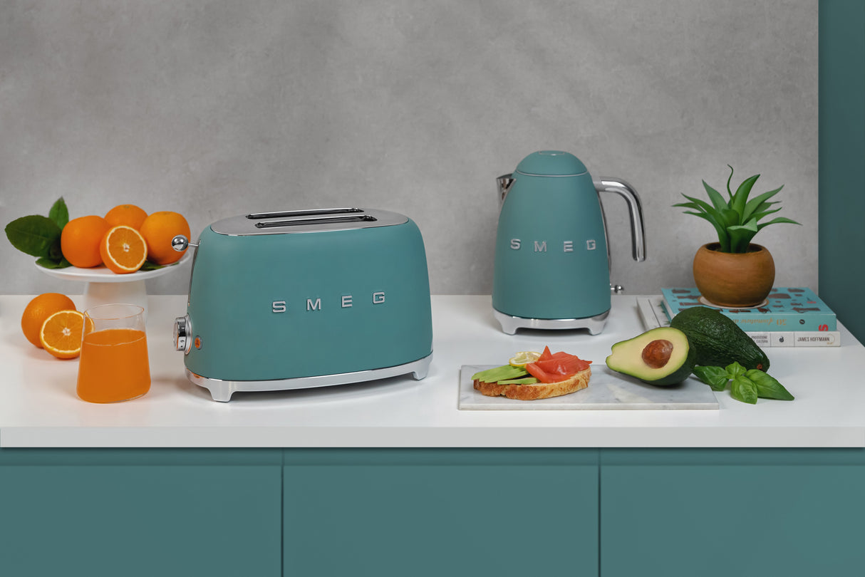 EAN 8017709329617 - Smeg KLF03EGMEU tetera eléctrica 1,7 L 2400 W Cromo, Verde imagen 14