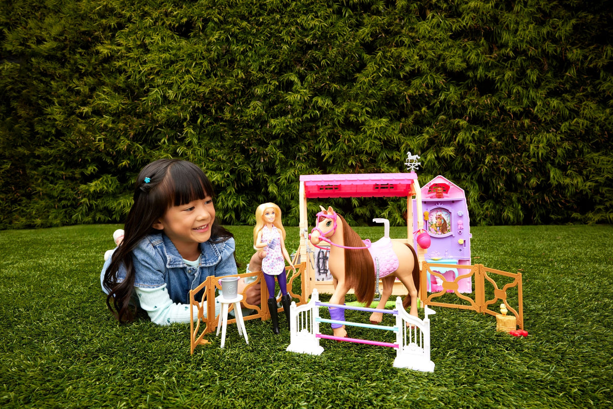 Mattel Barbie Mysteries: La Gran Caza Del Caballo - Ultimate Horse Play Building