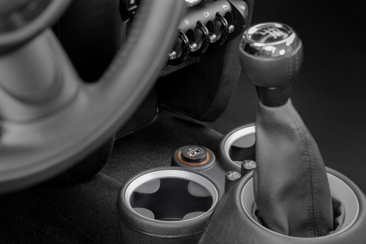 Cargador 1 Puerto Usb  5w 1.00 A Toma Mechero Negro