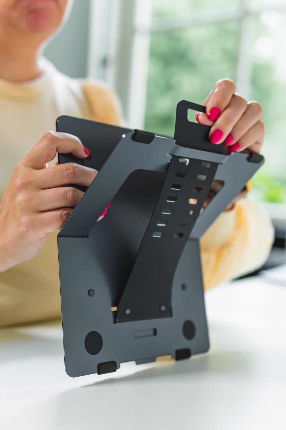 Bakker Elkhuizen Soporte Para Portátil Y Tablet Flextop 170 Gris Oscuro