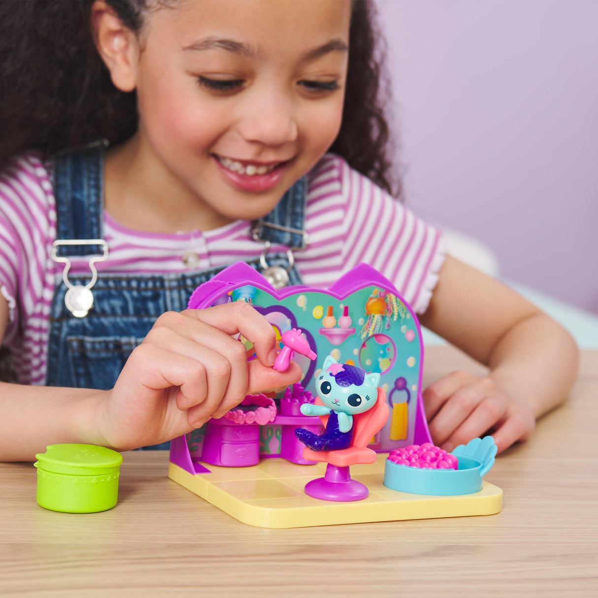 Spin Master Gabby'S Dollhouse Deluxe Room Set - Room De Bienestar Con Significado Sea, Figura Del Palacio 6068286