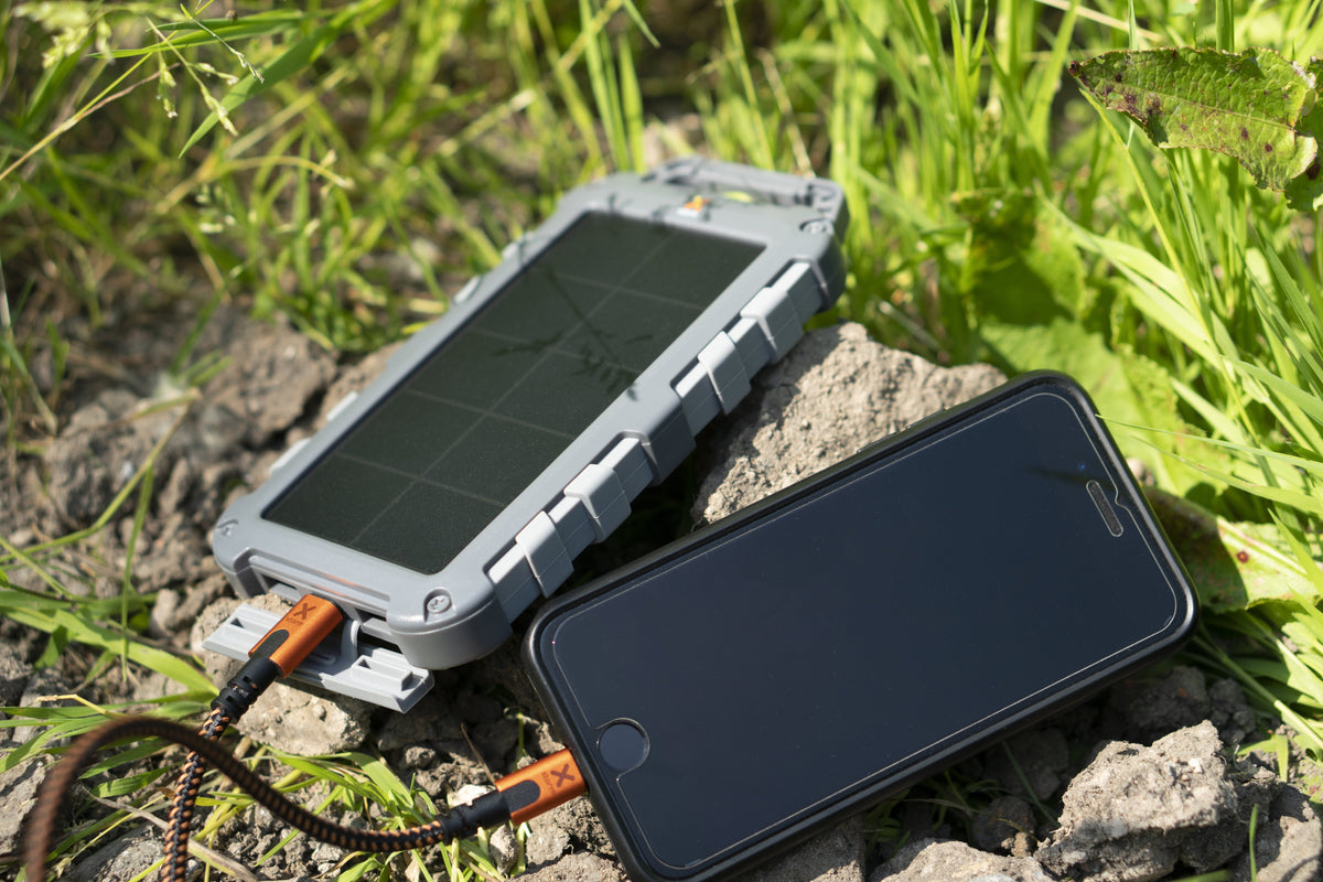 Powerbank Solar 10000mah Xtorm Fs405 Gris Oscuro Y Azul