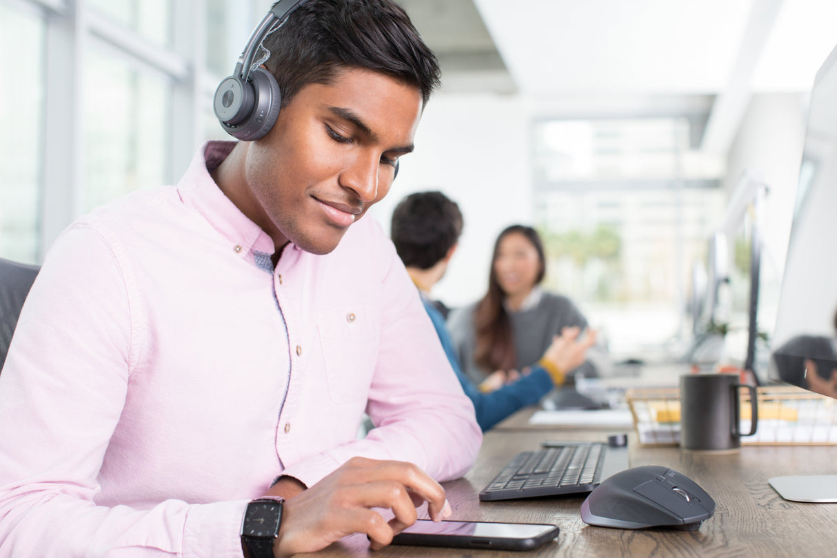 EAN 5099206090361 - Logitech 981-000914 auricular y casco Auriculares Inalámbrico Diadema Oficina/Centro de llamadas Bluetoot imagen 11