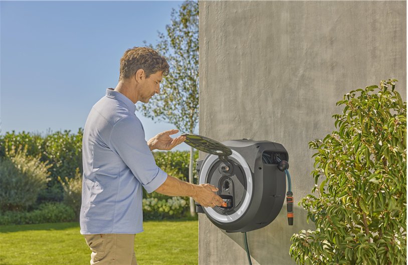 Caja Portamangueras De Pared A Batería Gardena Powerroll Xxl 18v P4a, 40 Metros, Enrollador De Manguera Gris/Blanco, Batería Li-Ion 2,5ah, Power For All Alliance 18647-20