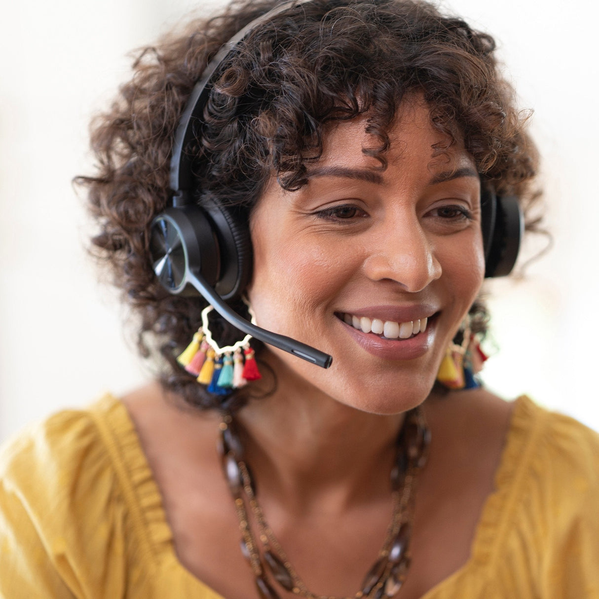 EAN 0197029611611 - Poly Voyager 4320 USB-C Headset +BT700 dongle +Charging Stand Inalámbrico Diadema Llamadas/Música USB Tip imagen 3