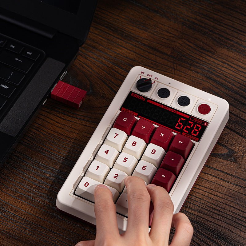 EAN 6922621505679 - 8Bitdo Retro 18 Mechanical Numpad – Fami Edition teclado numérico PC Bluetooth/USB/RF Wireless Burdeos, B imagen 2