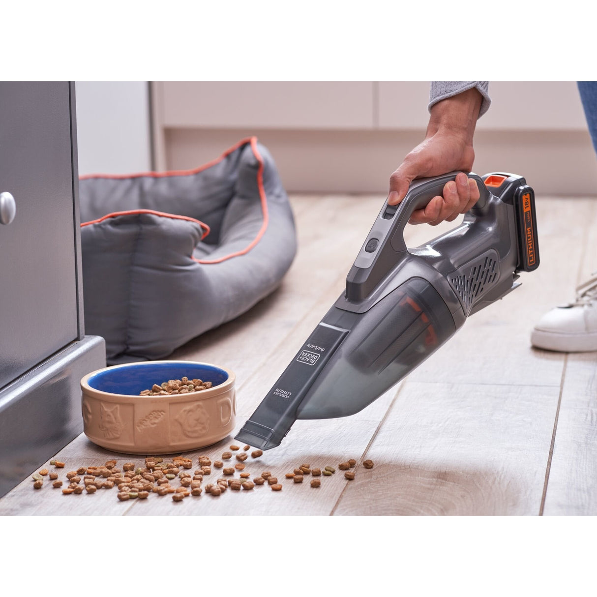 EAN 5035048735190 - Black & Decker BCHV001B-XJ aspiradora de mano imagen 9