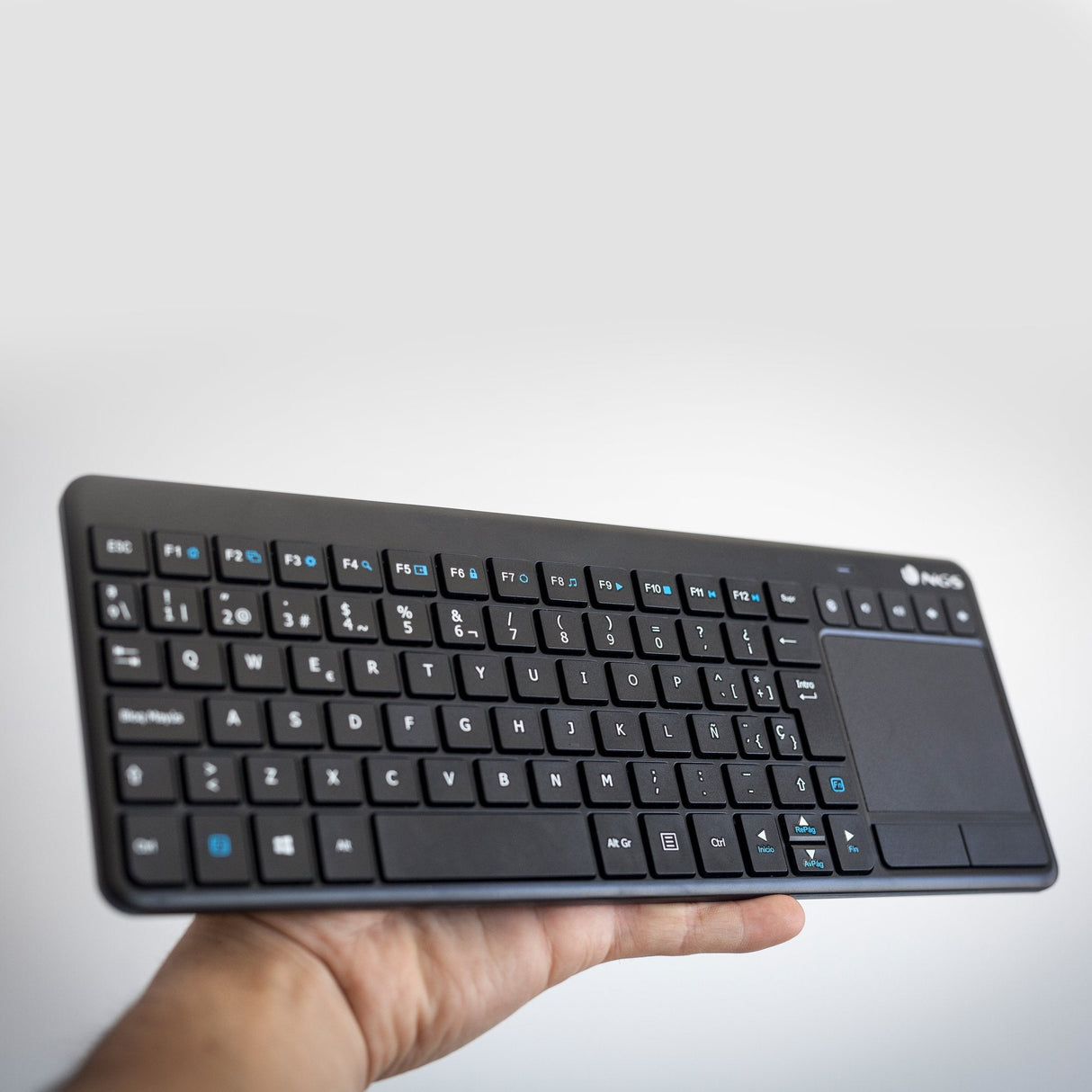 Teclado Frances Ngs Con Touchpad Con Teclas Multimedia Inalambrico 2.4ghz - Layout - Negro