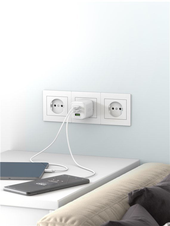 Goobay 64754, Cargador 1x Usb-A + 2x Usb-C 65 W Blanco
