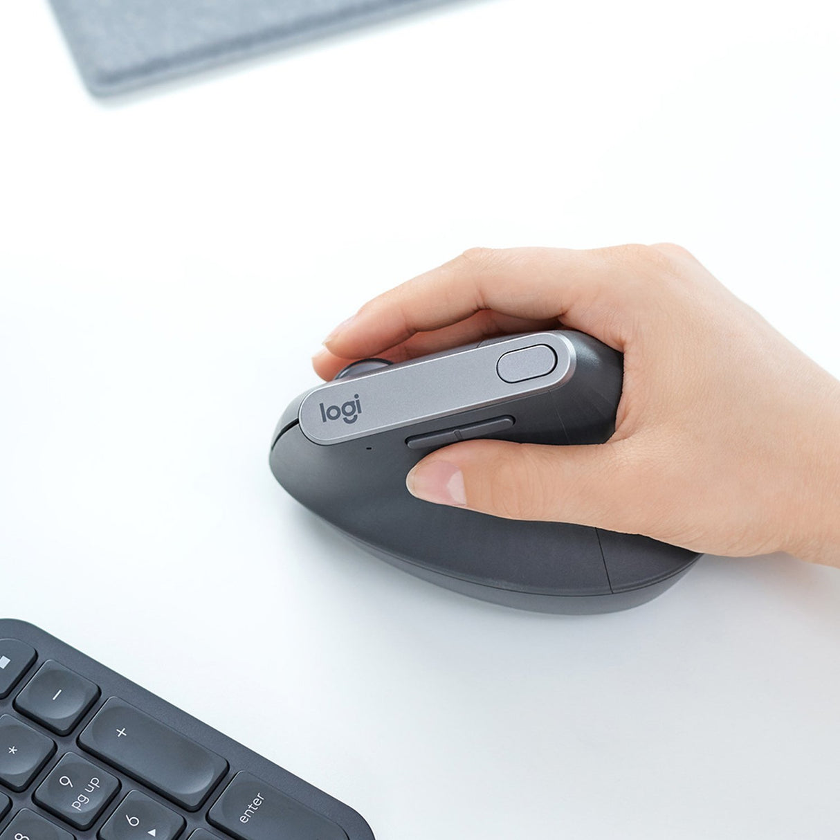EAN 5099206081901 - Logitech 910-005448 ratón Oficina mano derecha RF Wireless + Bluetooth Óptico 4000 DPI imagen 5