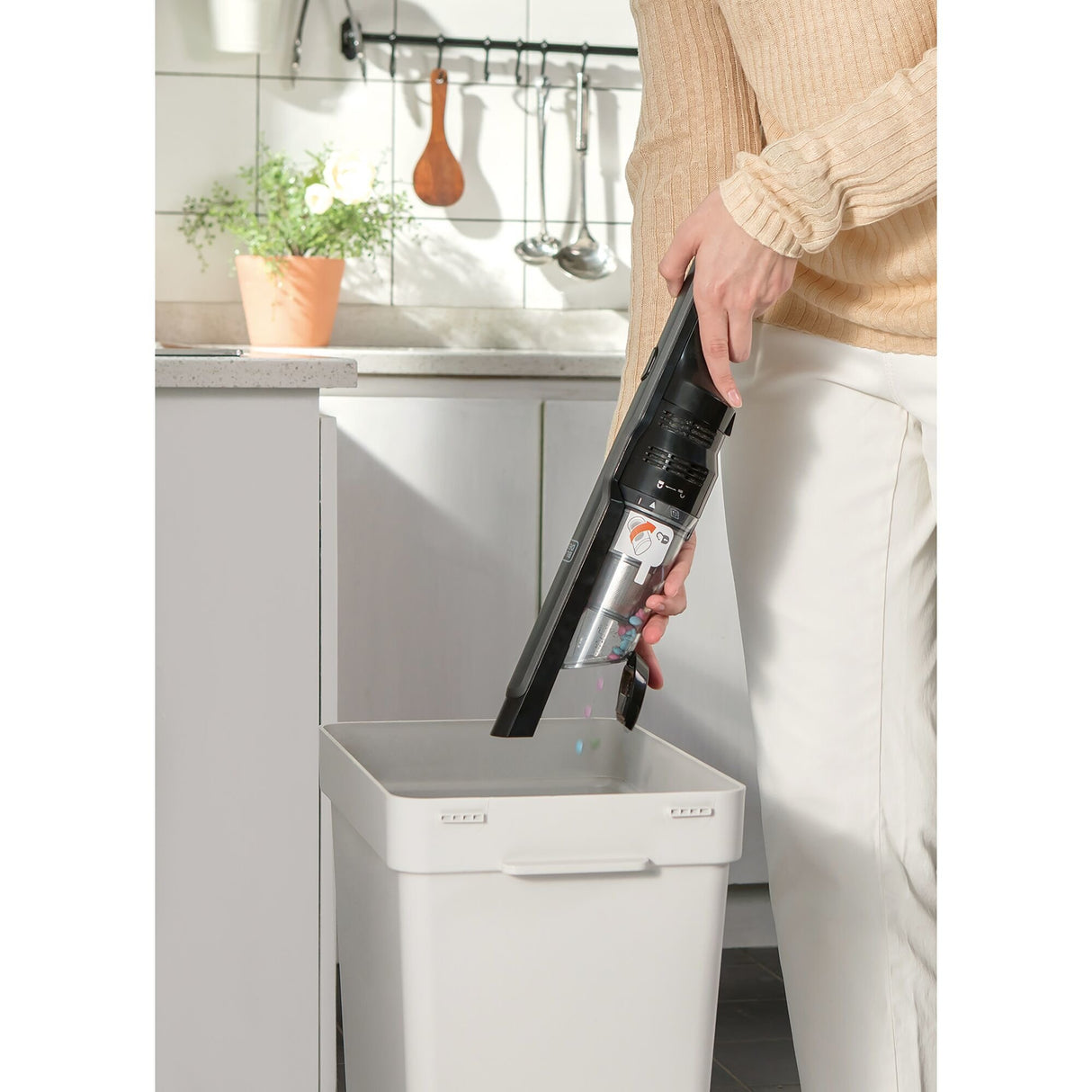 EAN 5035048740538 - Black & Decker DVC320B21-QW aspiradora de mano Titanio imagen 8