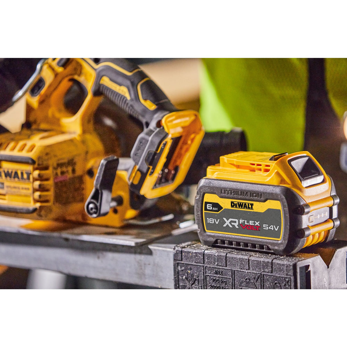 EAN 5035048739532 - DeWALT DCS573NT-XJ sierra circular portátil imagen 11