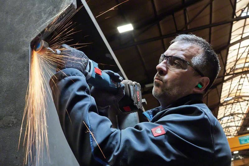 Amoladora Recta A Batería Bosch Professional Ggs 18v-23 Lc Professional Solo, 18 Voltios Azul/Negro, Sin Batería Ni Cargador, En L-Boxx 601229100