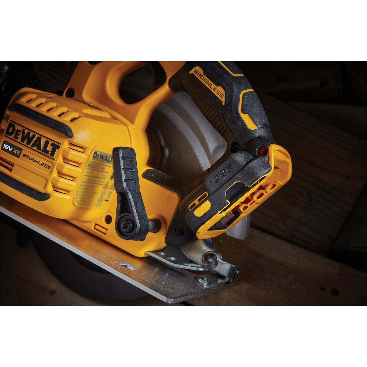 Sierra Circular Inalámbrica Dewalt Flexvolt Advantage Dcs573nt, 18 Voltios Amarillo/Negro, Sin Batería Ni Cargador, En Tstak Box Vi Dcs573nt-Xj