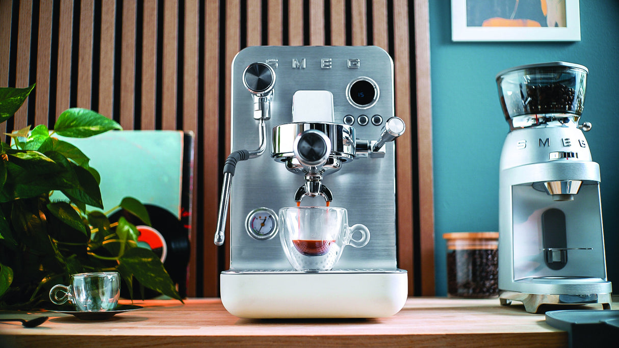 Smeg Espresso Coffee Machine Collection White Emc02whmeu