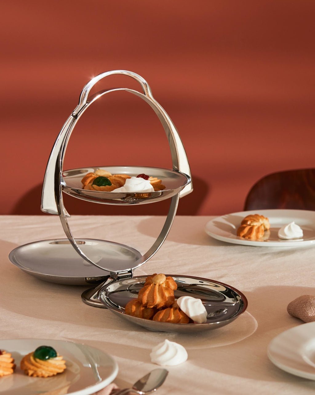 EAN 8003299324767 - Alessi Anna Gong fuente para tartas Acero inoxidable imagen 2