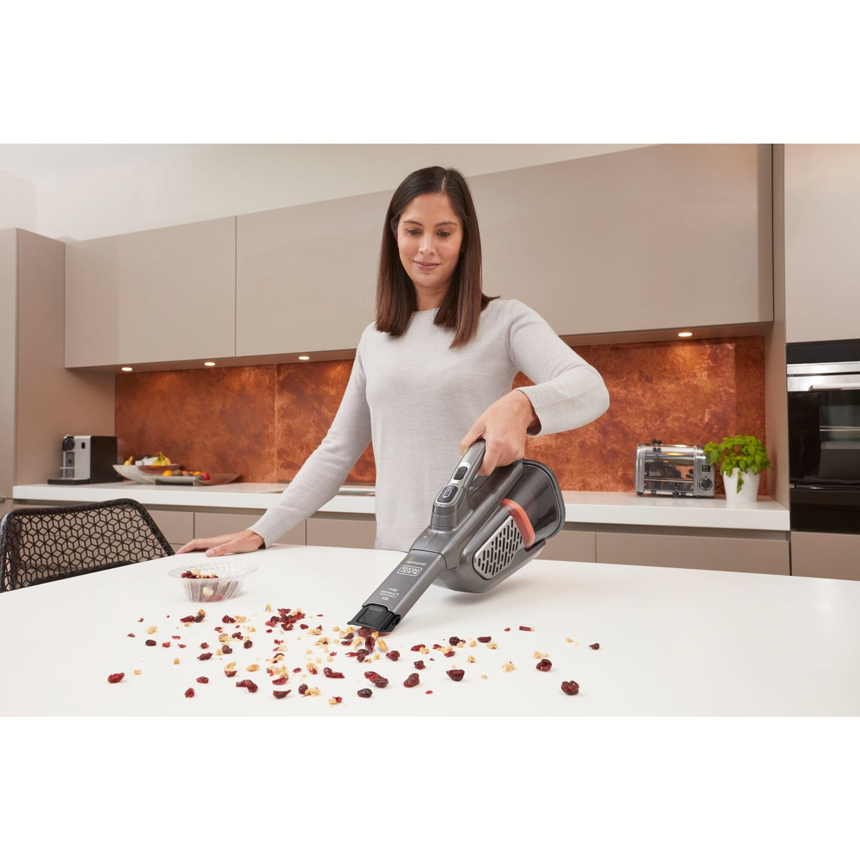 EAN 5035048712764 - Black & Decker BHHV520JF-QW aspiradora de mano Negro, Plata, Titanio Sin bolsa imagen 12