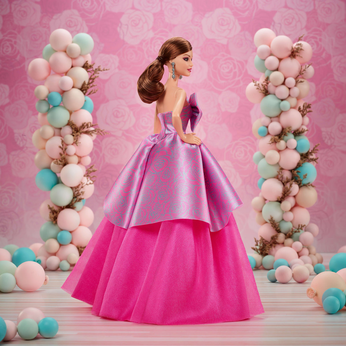 EAN 0194735260621 - Barbie Signature JBJ07 muñeca imagen 3