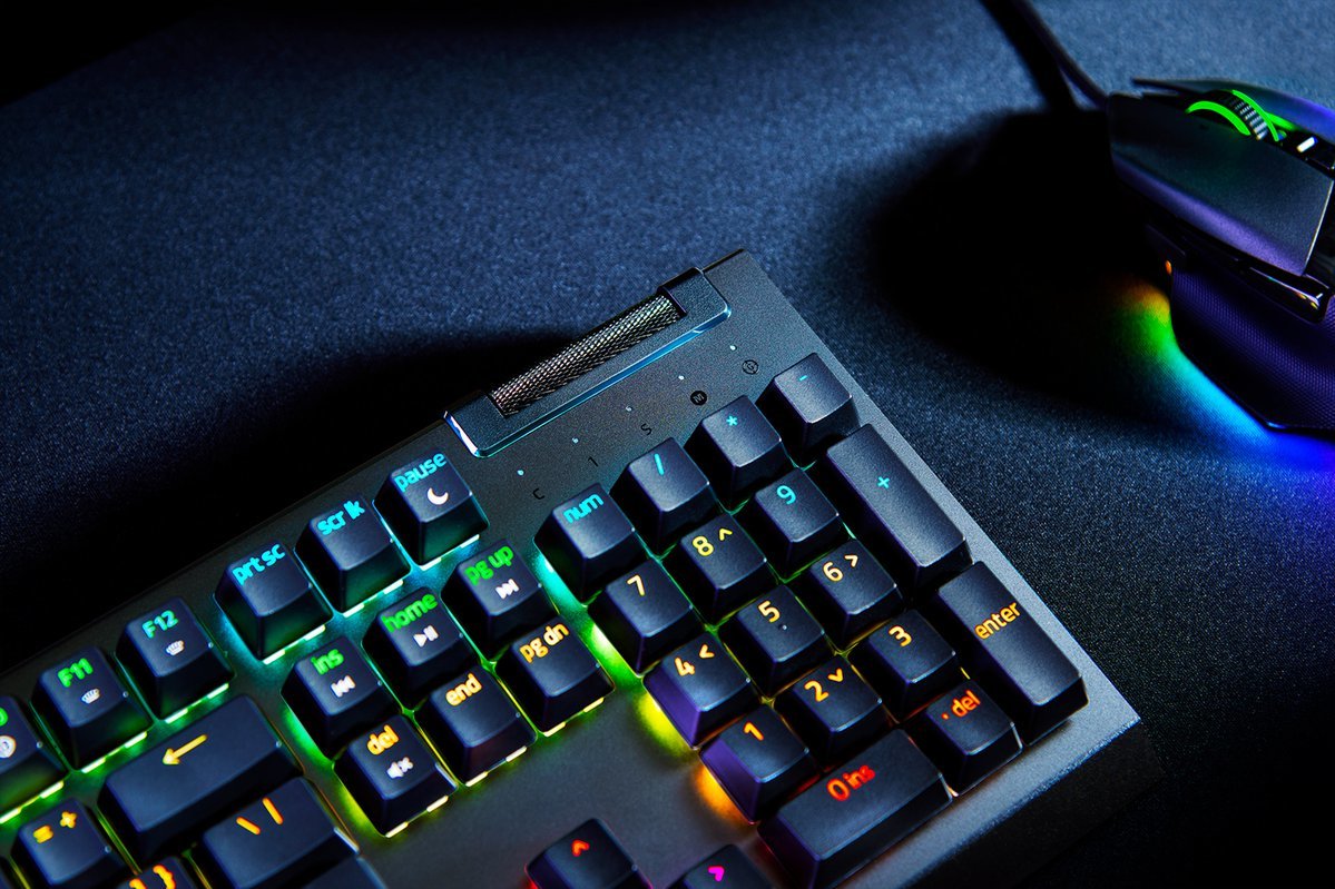 Razer Blackwidow V4 X Mechanical Gaming Keyboard, Verde Switch, Nordic Layout, Wired, Black