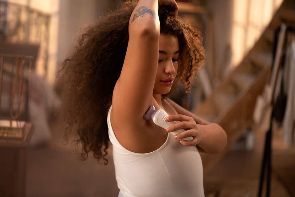 EAN 8710103998143 - Philips 6000 series BRL136/00 maquinilla de afeitar para mujer 1 cabezal(es) Recortadora Rosa, Blanco imagen 16