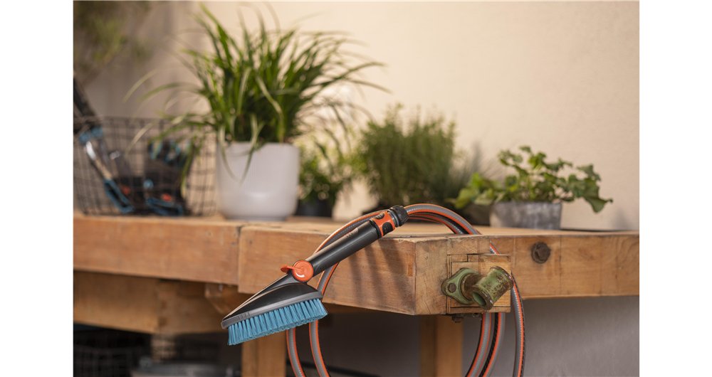 Gardena Cepillo De Mano Cleansystem M Duro Gris/Turquesa, Banda De Plástico Suave En Todo El Perímetro 18846-20