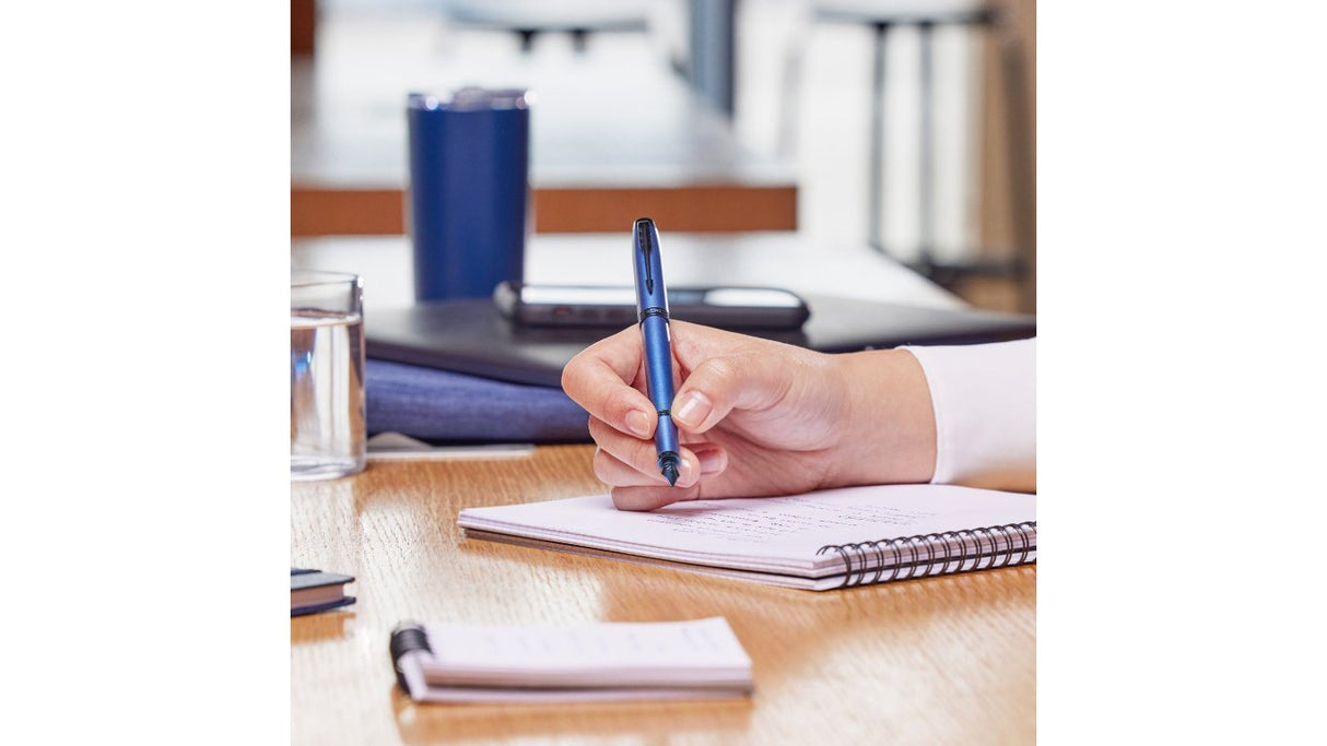 EAN 3026981729645 - Parker IM Monochrome pluma estilográfica Sistema de llenado integrado Azul 1 pieza(s) imagen 7