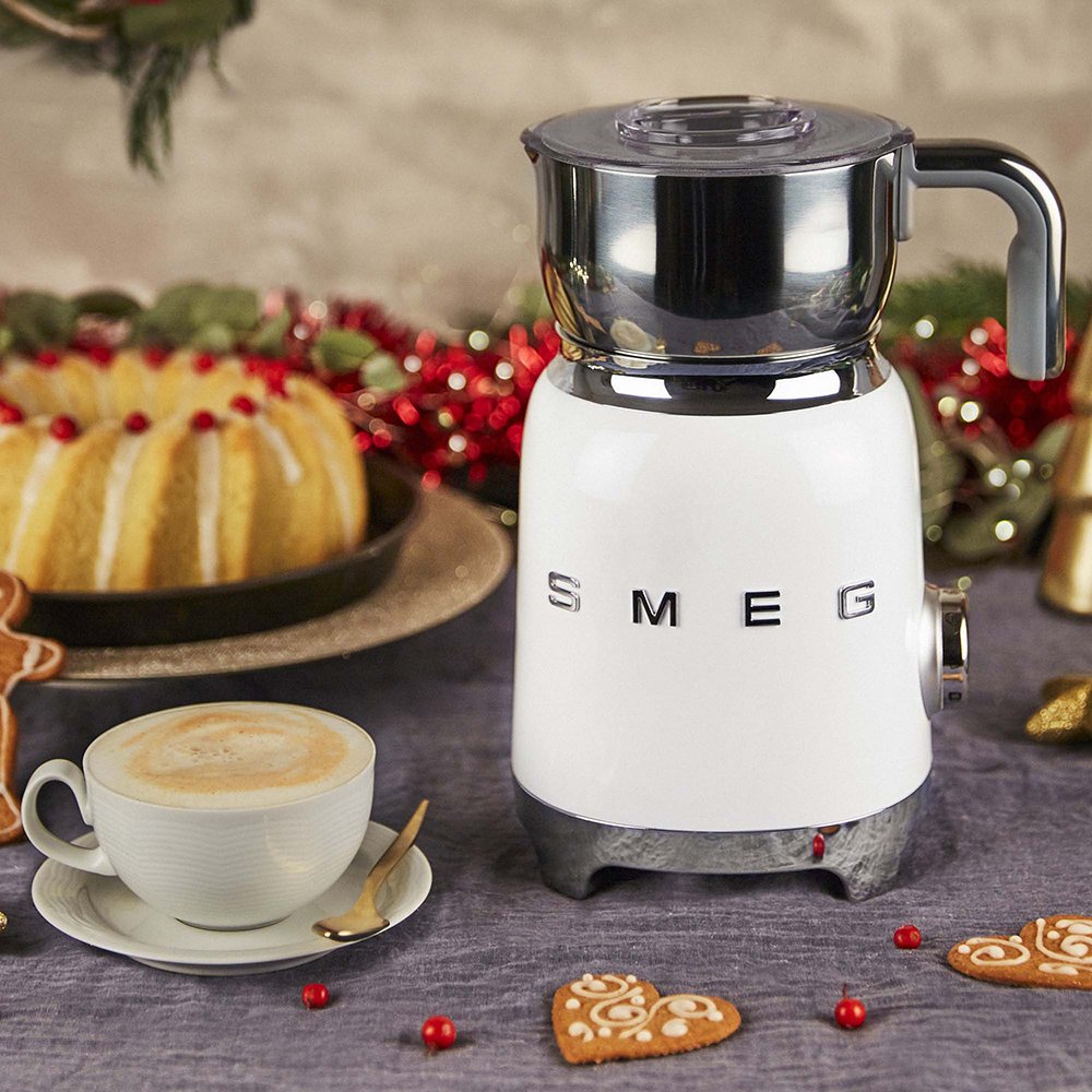EAN 8017709316136 - Smeg MFF11WHEU espumador o calentador de leche Automático Blanco imagen 6