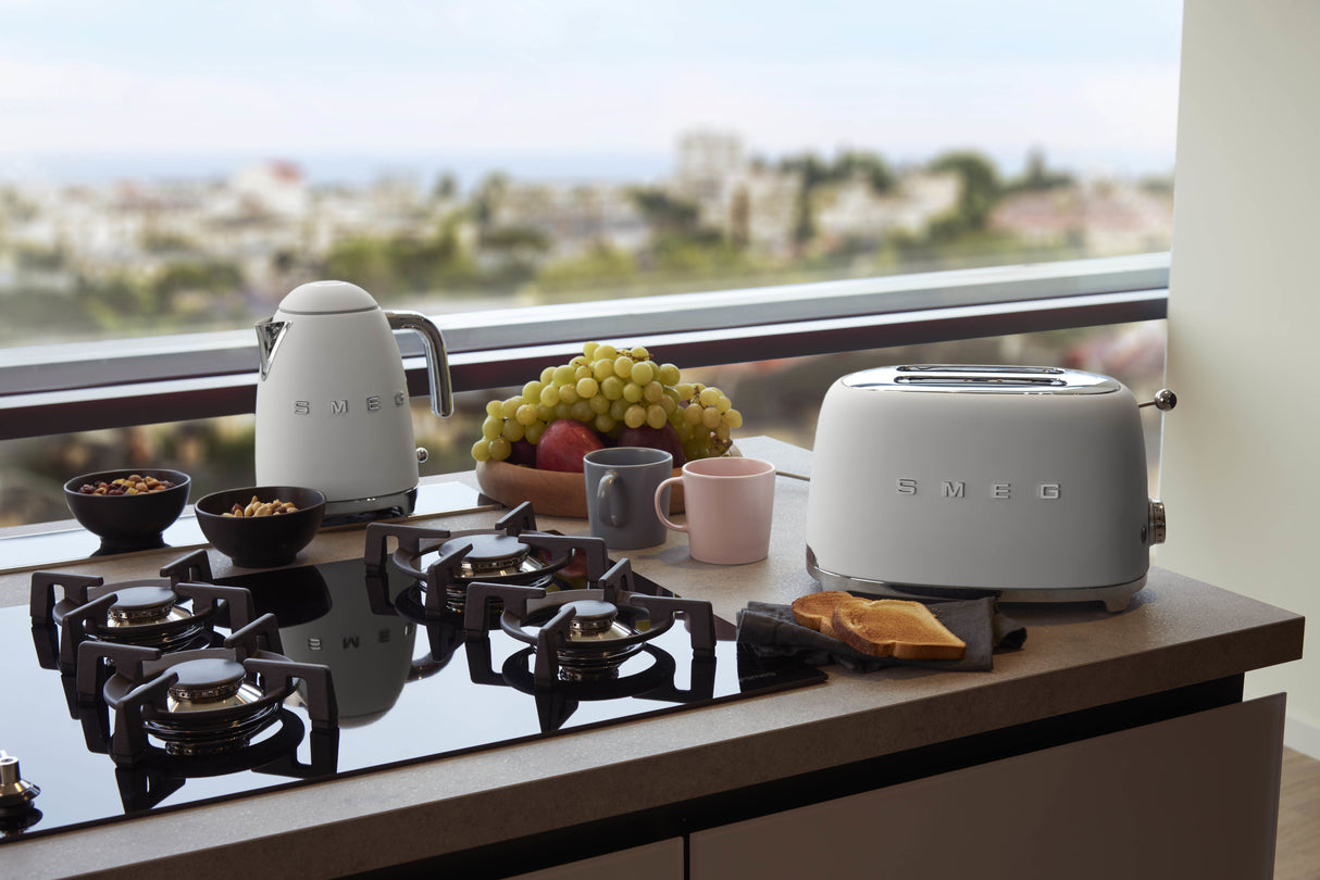 EAN 8017709290719 - Smeg KLF03WHMEU tetera eléctrica 1,7 L 2400 W Blanco imagen 19