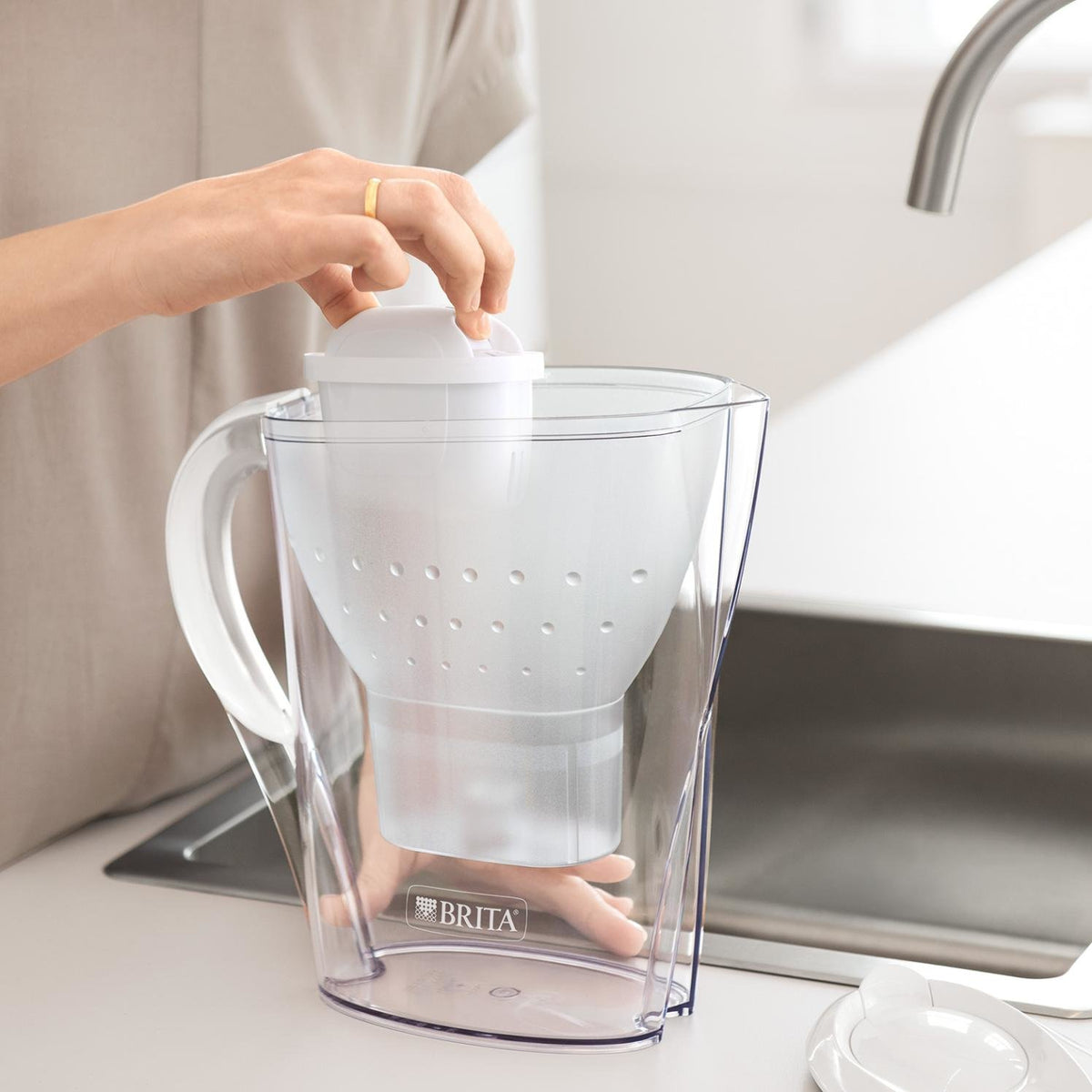 EAN 4006387131005 - Brita Marella Filtro de agua para jarra 2,4 L Transparente, Azul imagen 4