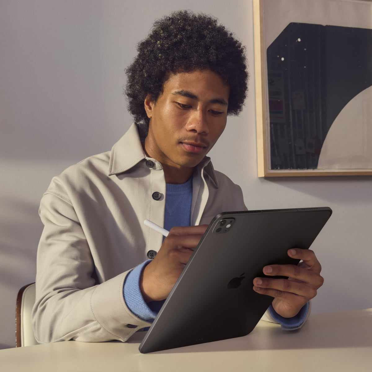 EAN 195949239656 - Apple iPad Pro Apple M 1 TB 33 cm (13") 16 GB Wi-Fi 6E (802.11ax) iPadOS 17 Negro imagen 4