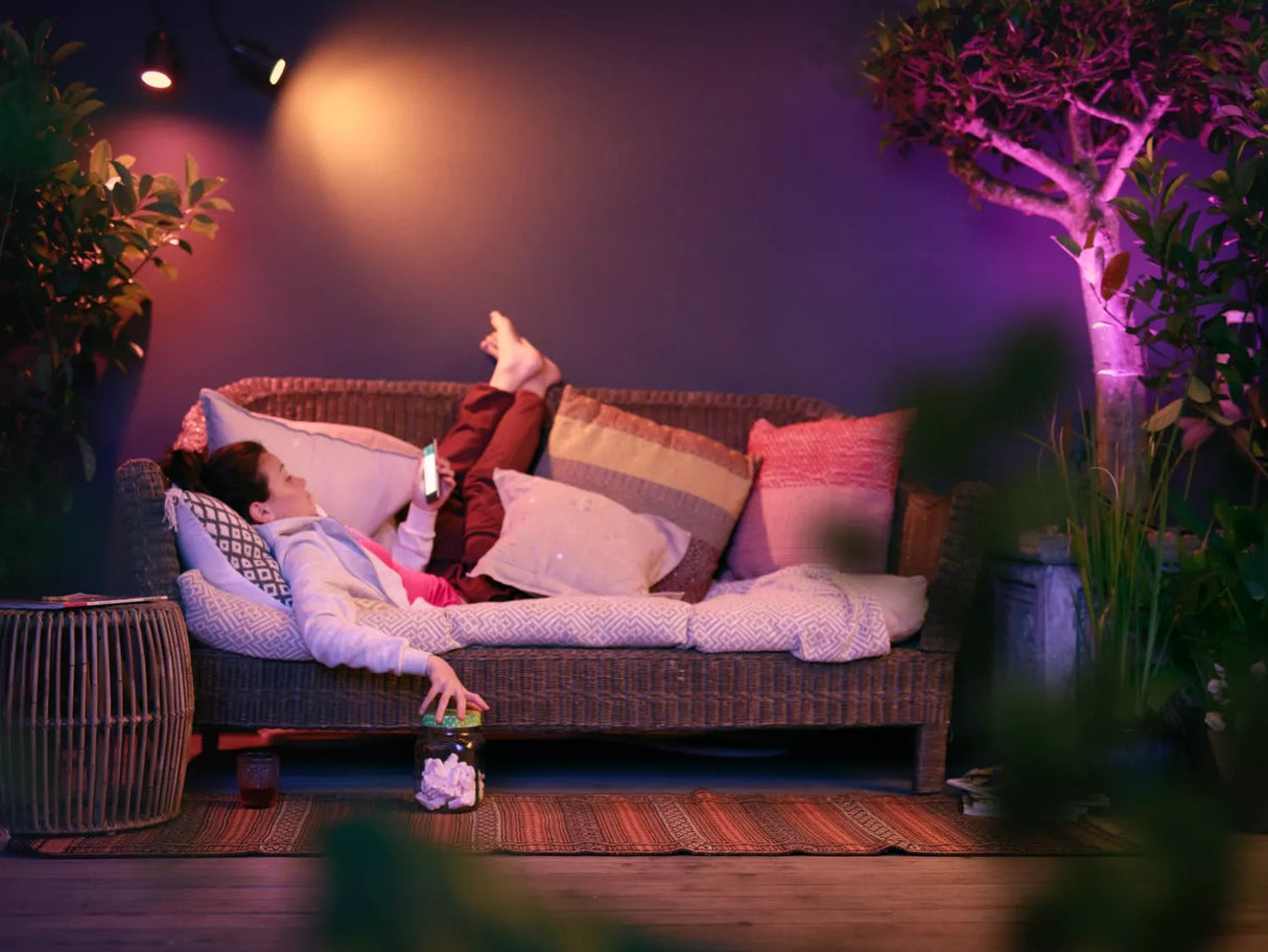 EAN 8718696167977 - Philips Hue White and Color ambiance 1741530P7 Alumbrado de sobremuro/pie para exterior Bluetooth 8 W imagen 3