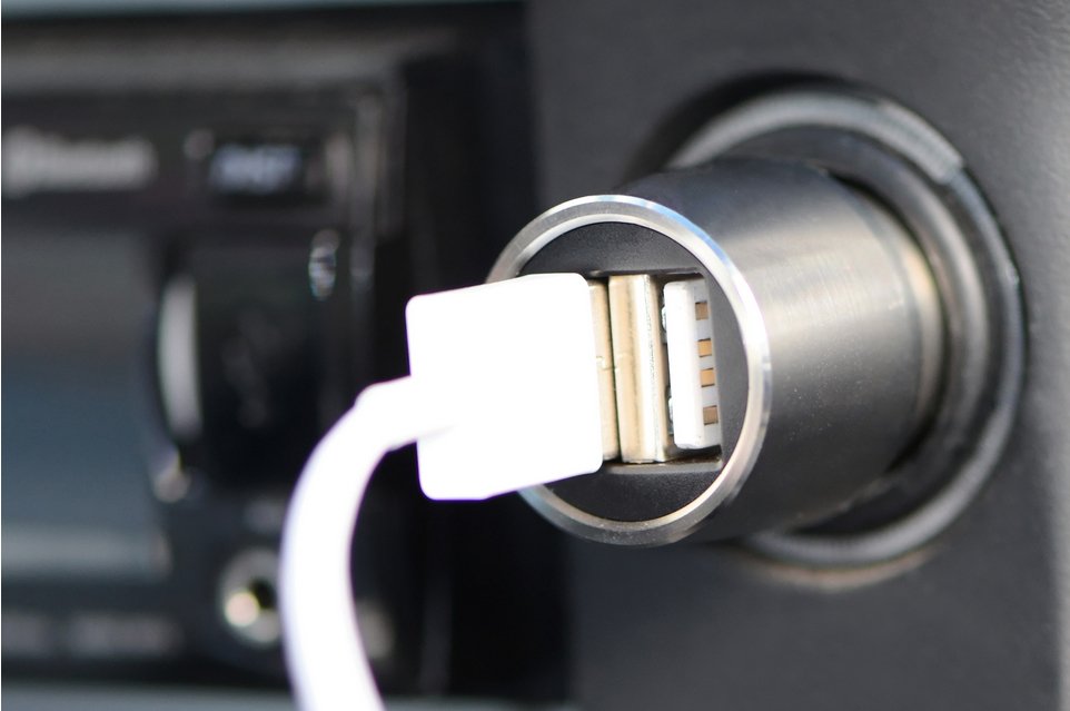 Cargador 2 Puertos Usb Para Coche 2x2,4a Metalico Carga Rapida