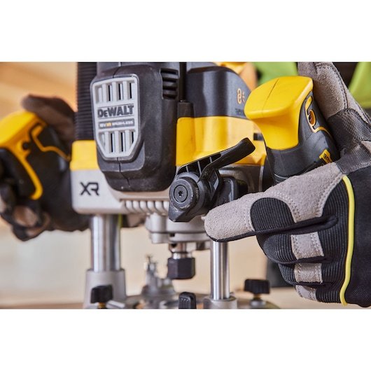 Dewalt Dcw620nt-Xj Battery Plunge Router