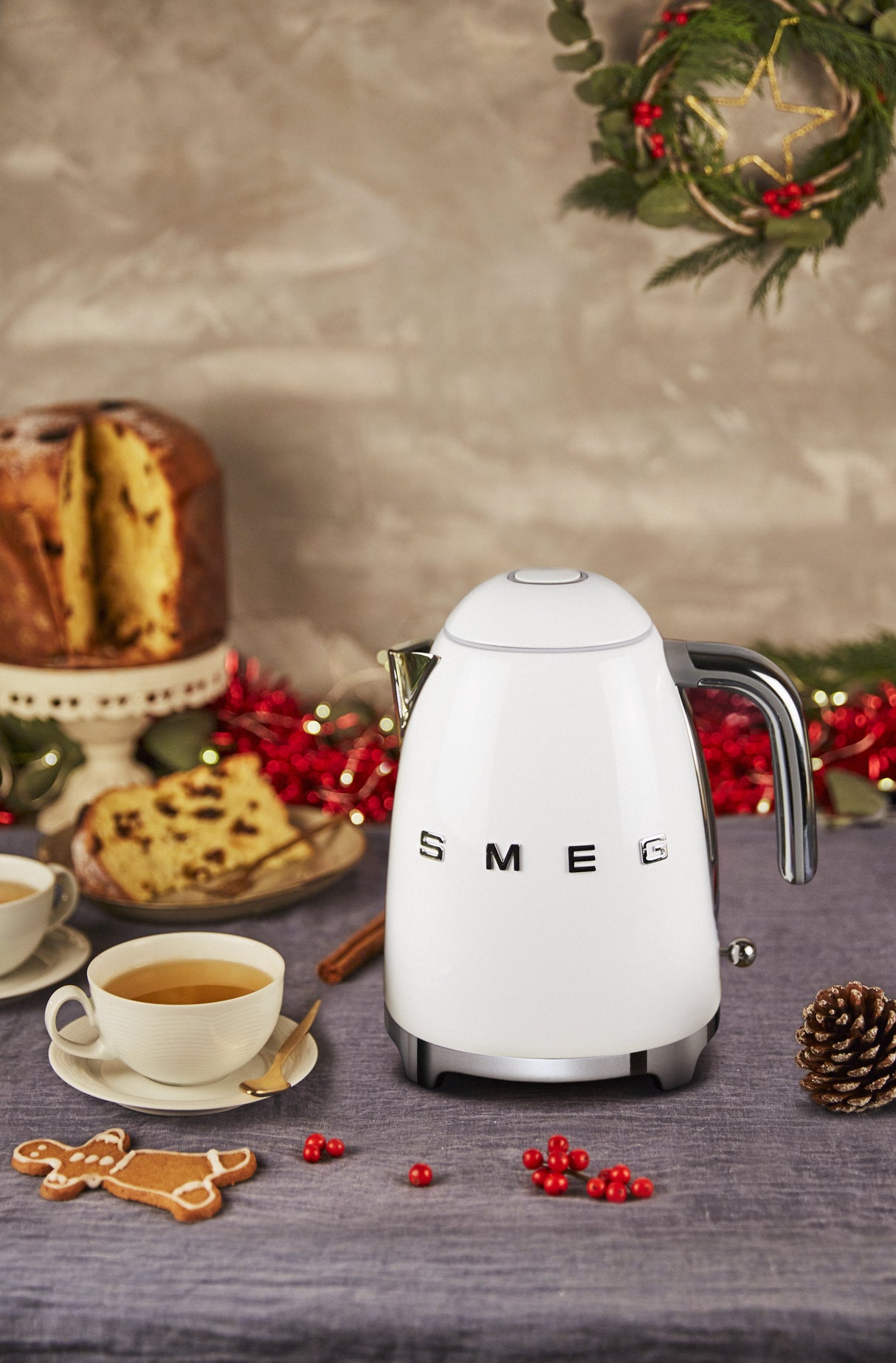 EAN 8017709230999 - Smeg KLF03WHEU tetera eléctrica 1,7 L 2400 W Blanco imagen 9
