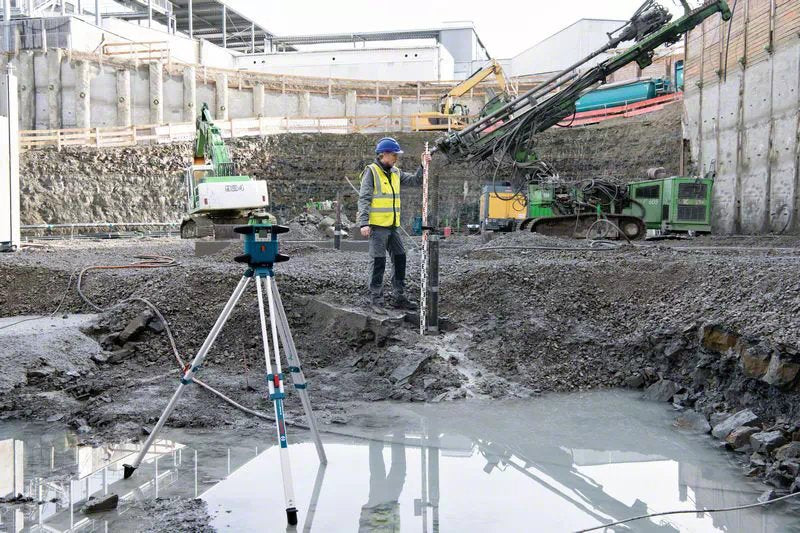 Láser Giratorio Inalámbrico Bosch Professional Grl 650 Cvhg Professional, 18 Voltios, Con Soporte Azul, Batería Procore18v 4,0 Ah, Estuche, Línea Láser Verde 0601061v00